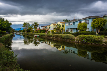 Fototapeta premium Houses along a canal in Venice Beach, Los Angeles, California.
