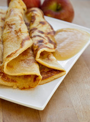Pfannkuchen mit Apfelkompott