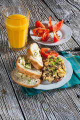 Scrambled eggs with ham and chives.