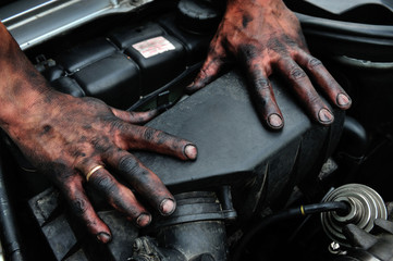 dirty, mechanic, hands, human, reparing, work - obrazy, fototapety, plakaty