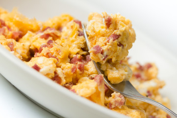 scrambled eggs with bacon