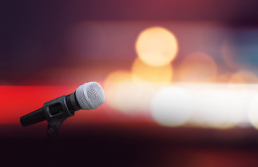 Obraz premium Microphone on stage background