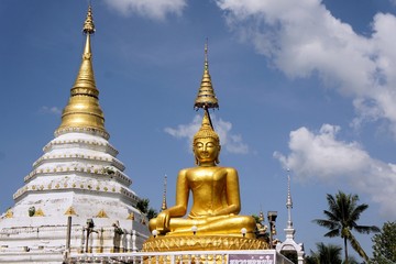 Fototapeta premium Sitting Buddha statue at Chiang Mai temple