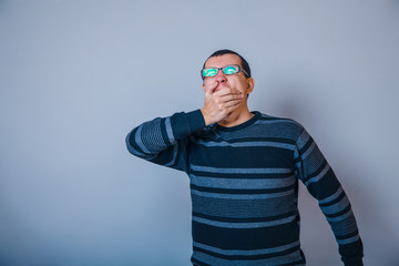 European-looking man of thirty years of wearing glasses, closed