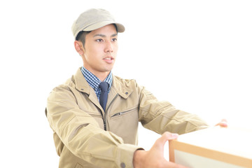 荷物を運ぶ労働者