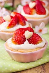 Cupcakes mit Erdbeeren