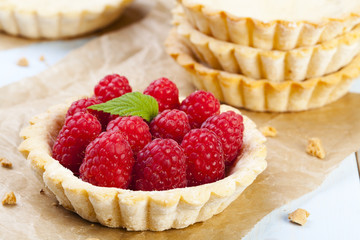 Tartlets with raspberries