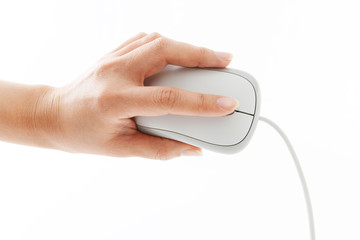 マウスを操作する手