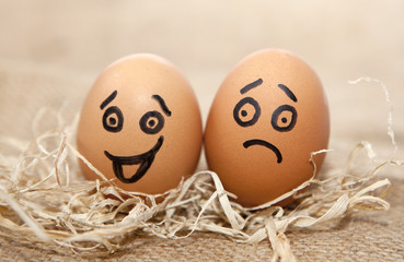 deux oeufs expressifs