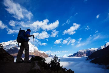 Crédence de cuisine en verre imprimé Manaslu Hiker on the trek in Himalayas, Manaslu region, Nepal