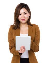 Businesswoman use of tablet