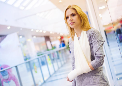 Woman with broken arm