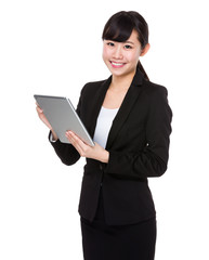 Businesswoman use of tablet