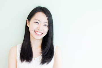 笑顔の女性