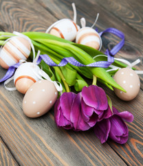 Obraz na płótnie Canvas Tulips and easter eggs