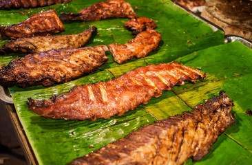 grilled ribs on a green leaf