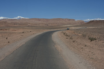 Fototapeta na wymiar Strada - Deserto Sahara