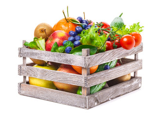 Obst und Gemüse in Holzkiste