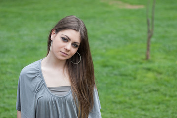 Naklejka premium Girl in grass
