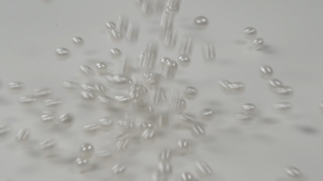 Bouncing pearls in slow motion
