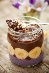 cocoa porridge with banana and almonds