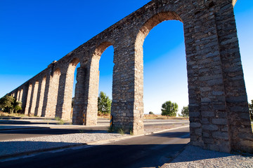 Fototapeta na wymiar Ancient Roman aqueduct in Evora, Portugal.
