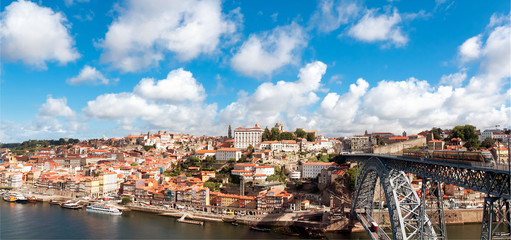 Fototapeta premium view of old town of Porto, Portugal