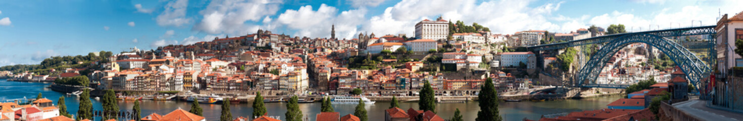 Naklejka na ściany i meble view of old town of Porto, Portugal