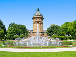 Mannheim Wasserturm im Sommer