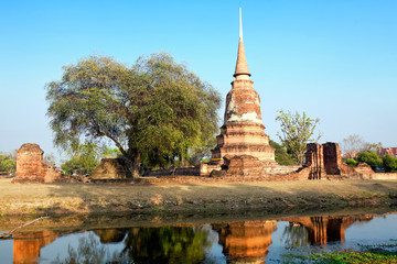 Fototapeta na wymiar ruins of temple Chao Prab, Ayutthaya, Thailand