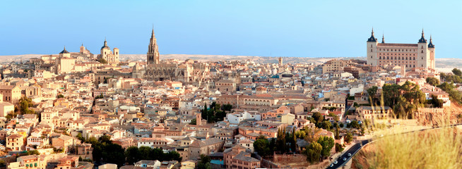 Fototapeta premium Panoramic view of Toledo and Alcazar, Spain