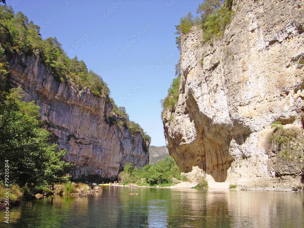 1000_F_79205314_ZZ888quwwnQ3mIpUkqJRnxORkkay0hNP.jpg