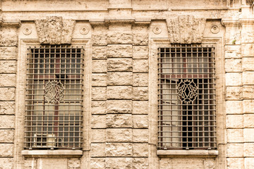 Fototapeta na wymiar Windows of historical building in the center of Rome