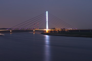 Fototapeta na wymiar Wesel-Rheinbrücke