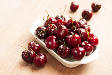 Naklejka na ściany i meble Fresh cherries in bowl on table