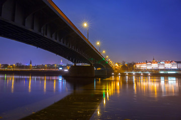 Fototapeta na wymiar Vistula river scenery with bridge and Royal Castle in Warsaw