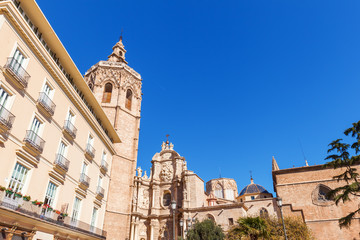Fototapeta na wymiar Miguelete Turm und Kathedrale von Valencia, Spanien
