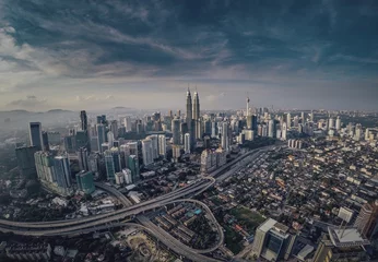 Rolgordijnen Kuala Lumpur-stad vanuit luchtfoto © nasruleffendy