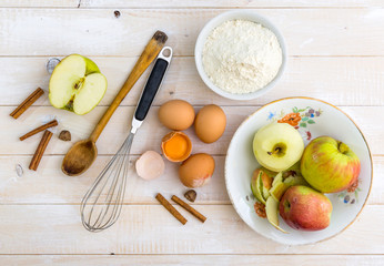 food ingredients for the preparation apple pie