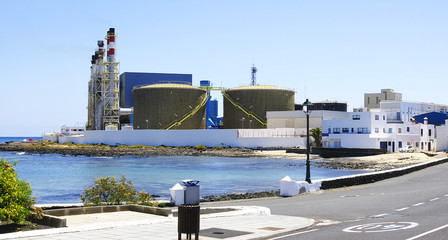 Los Mármoles con central térmica al fondo, Arrecife, Lanzarote