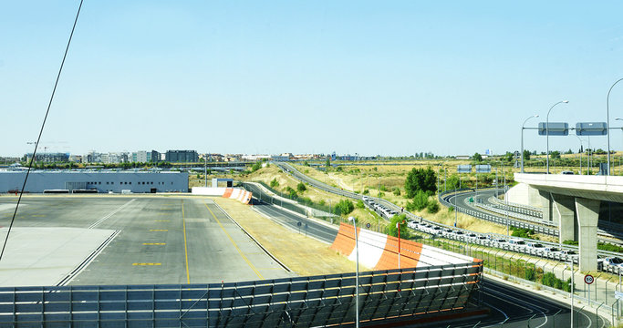 Panorámica de laqs pistas de la t4 en el aeropuerto de Madrid