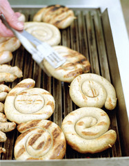 Grillwurst auf dem Grill