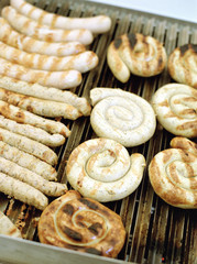 Grillwurst auf dem Grill