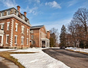 Naklejka premium mansion driveway