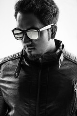 Obraz premium Portrait of a young man in leather jacket with sun glasses