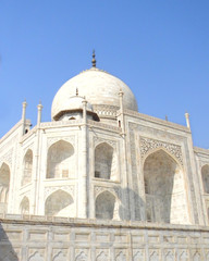 Fototapeta na wymiar Iconic perspective of the Taj Mahal mausoleum