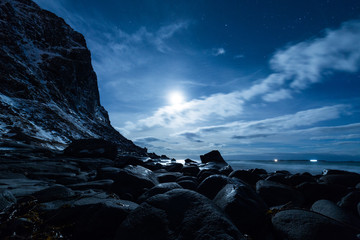 Full moon over Lofoten Islands © jamenpercy
