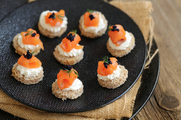 canapé saumon au carré frais 1