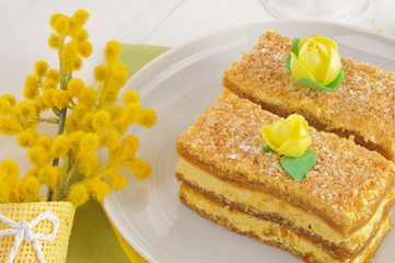Torta millefoglie e mimosa
