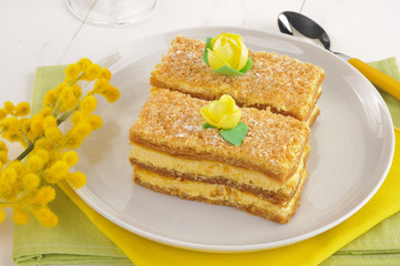 Torta millefoglie e mimosa